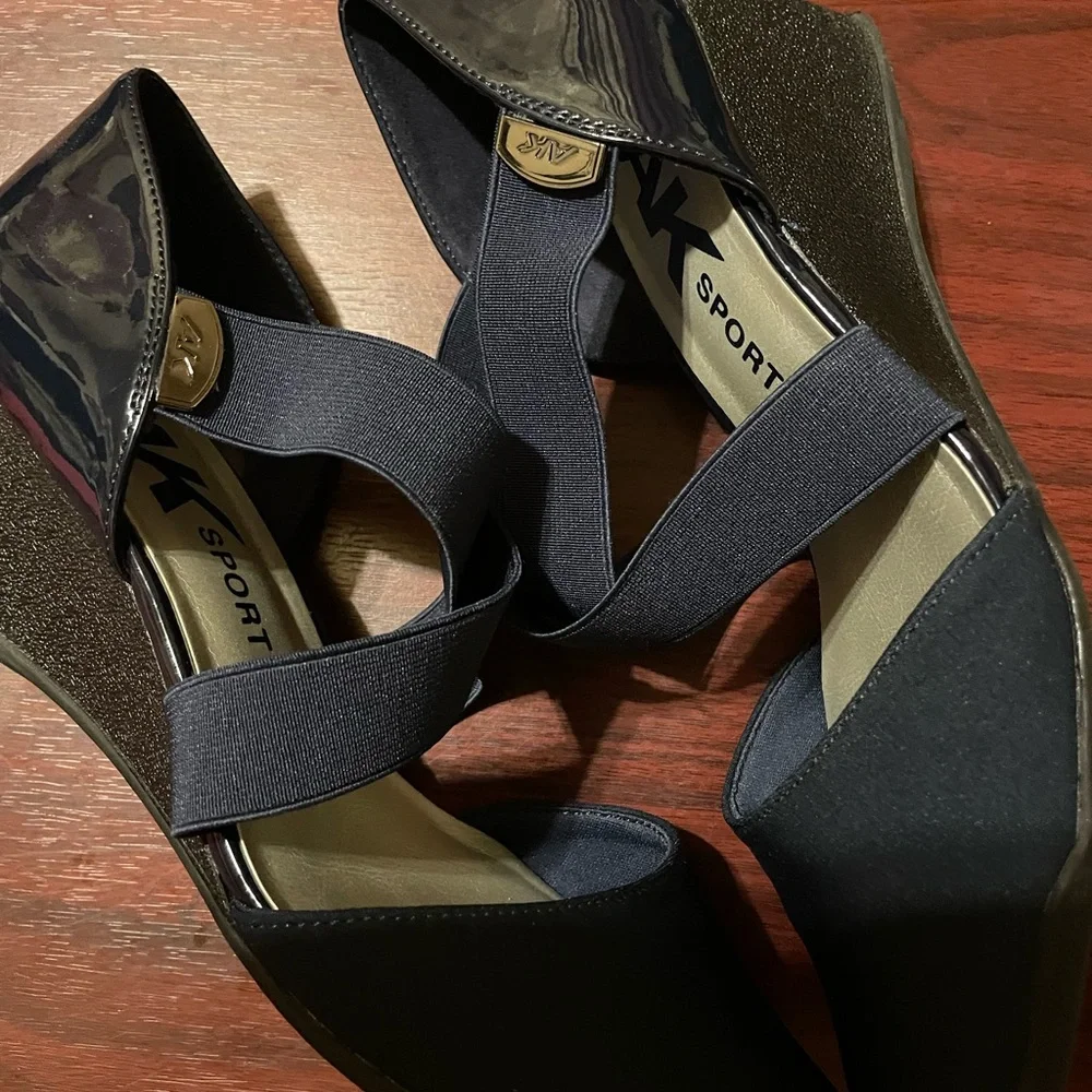 Anne Klein Black Heels Sophisticated Style - Picture 2 of 8